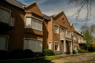 Los Robles Apart Hotel