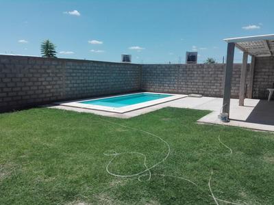 CASA CON PILETA Y COCHERa