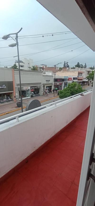 Departamento grande y céntrico