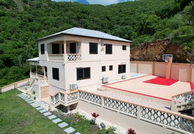 The Pearl - Spacious Air Conditioned 3BD, 2BTH Villa with Gorgeous Views