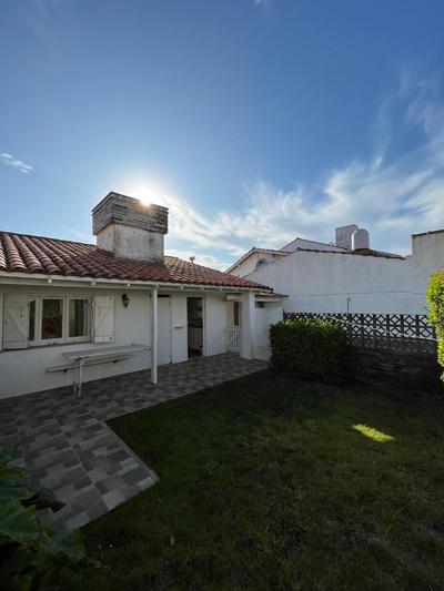 Junto Al Mar Y Centro De Santa Clara, Dos Casas