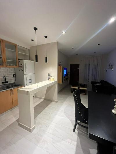 Casa con pileta y garaje