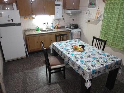 SN3 Pequeño Monoambiente Con Cochera Compartida, Cocina, Heladera, Aire