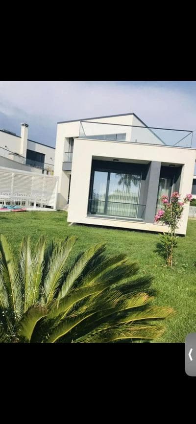 Holiday Villa first line in the beach