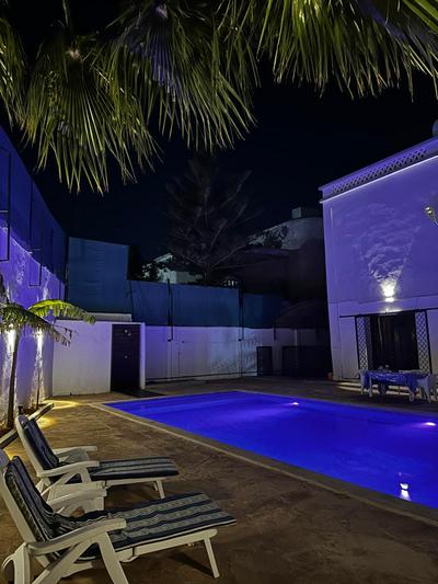 Villa avec piscine et jardin