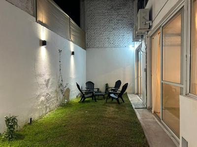 Espacioso apartamento con patio en Barrio Bombal de ciudad de Mendoza