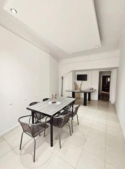 Amplia casa ubicada en el centro 4Pax - By Inside