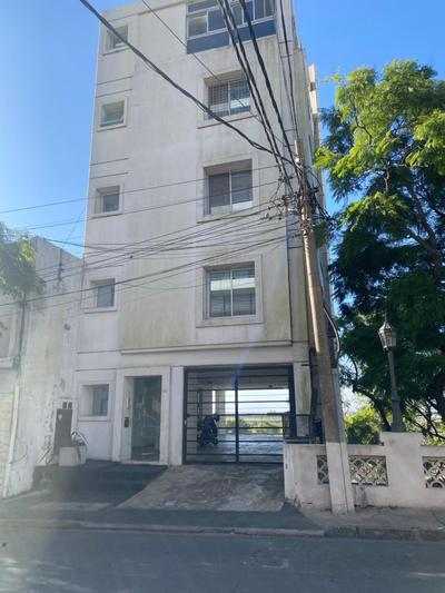 Moderno piso con vista al río en zona residencial