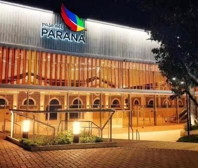 Excelente departamento, a metros del Shopping Paso del Paraná, vista al río Paraná, cochera techada privada - silencio - ideal para descansar - barrio resi