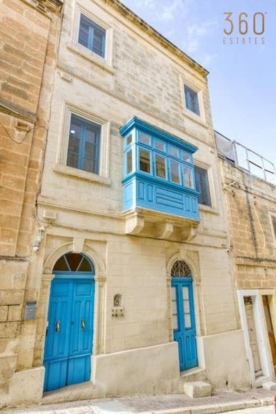 Authentic studio with Maltese Balcony in Bormla by 360 Estates