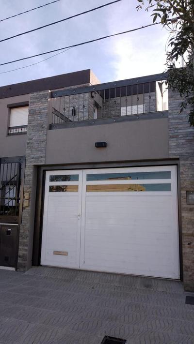 Departamento planta baja con garage, dos dormitorios