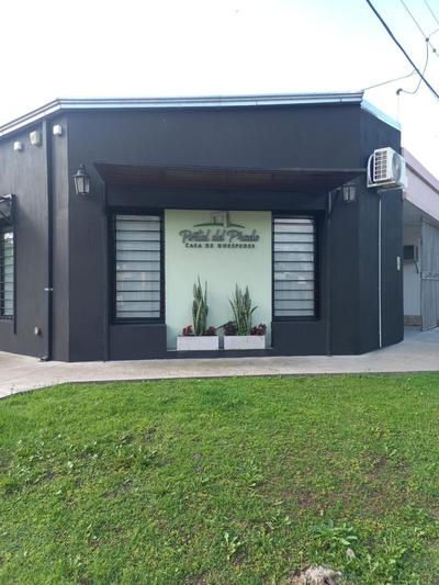 Casa moderna y amplia con patio y cochera techada