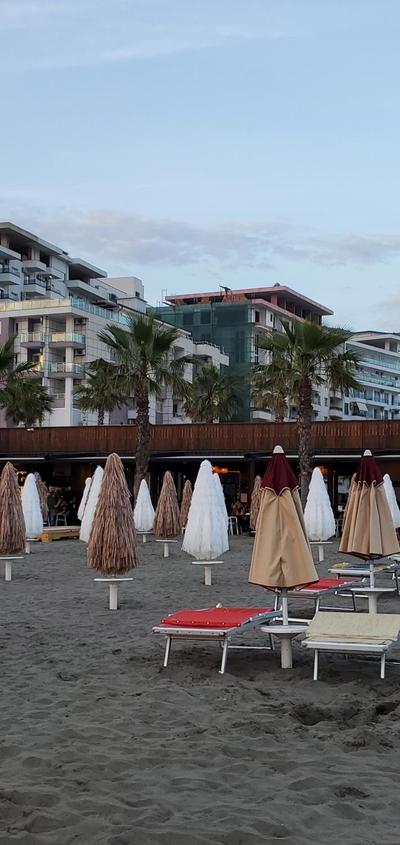 Kevin & Elisa shtepia juaj