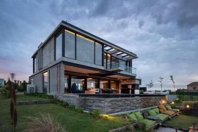 Casa Moderna Lago, Golf y Estilo