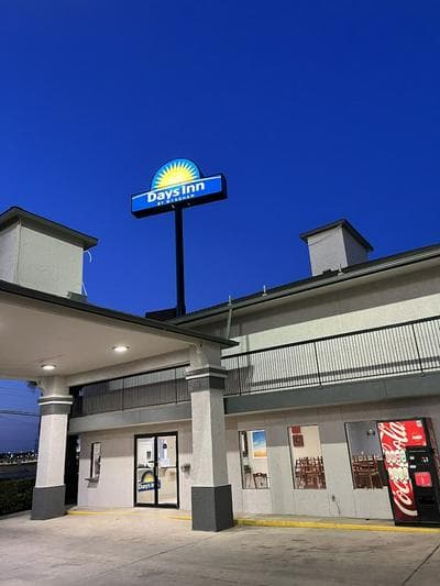 Days Inn by Wyndham San Antonio Morgan's Wonderland / IH-35 N