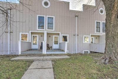 Lovely Iowa City Townhome ~ 3 Mi to Dtwn!